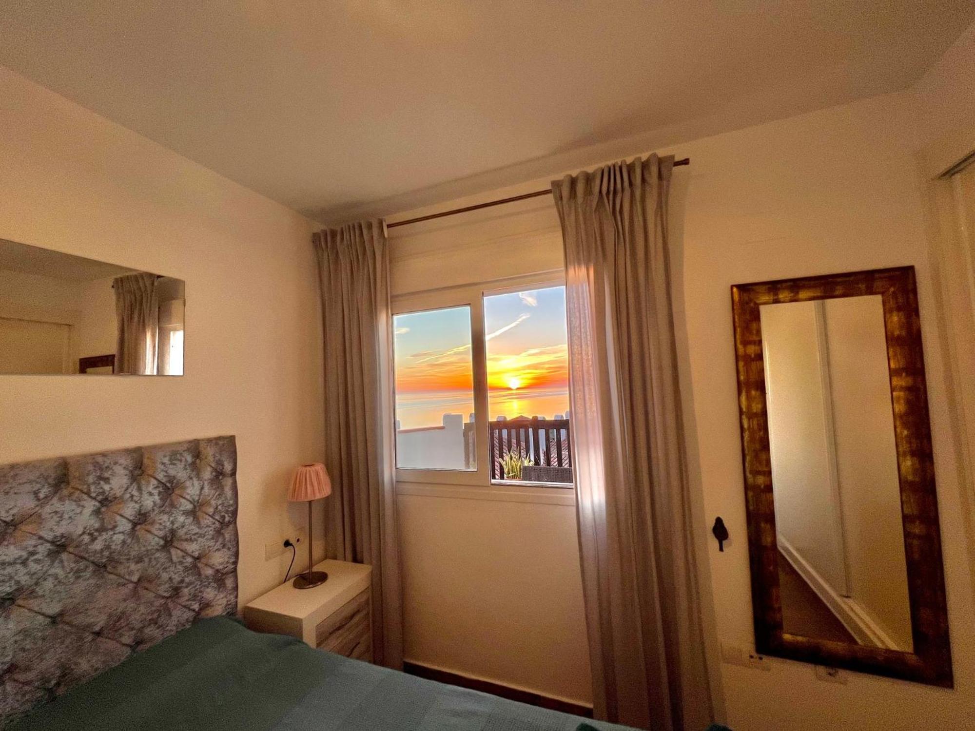 Beachfront Penthouse Apartment With Large Terrace And Breathtaking Sea Views Close To Marbella Spain Ситио-де-Калаонда Экстерьер фото