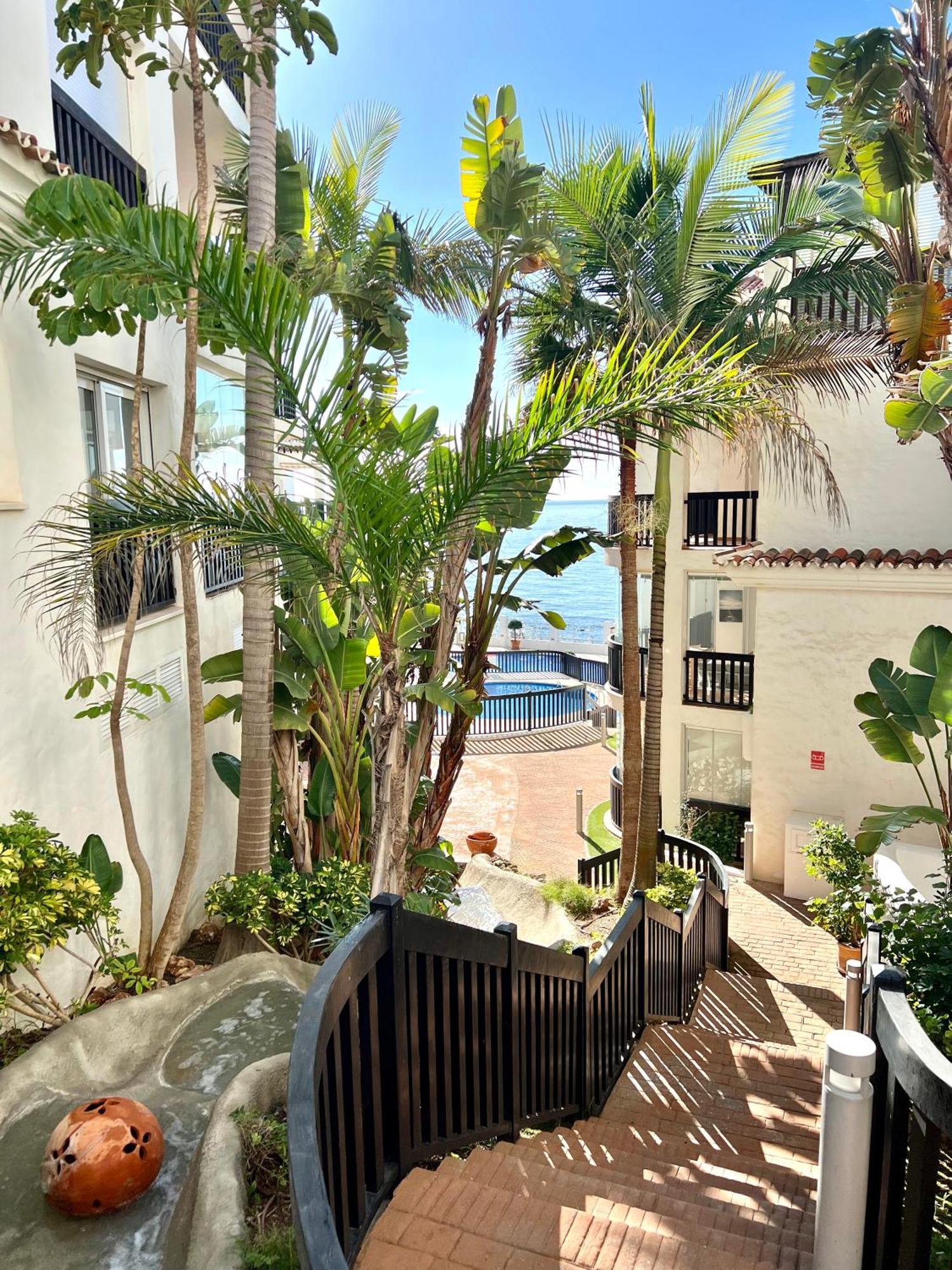 Beachfront Penthouse Apartment With Large Terrace And Breathtaking Sea Views Close To Marbella Spain Ситио-де-Калаонда Экстерьер фото