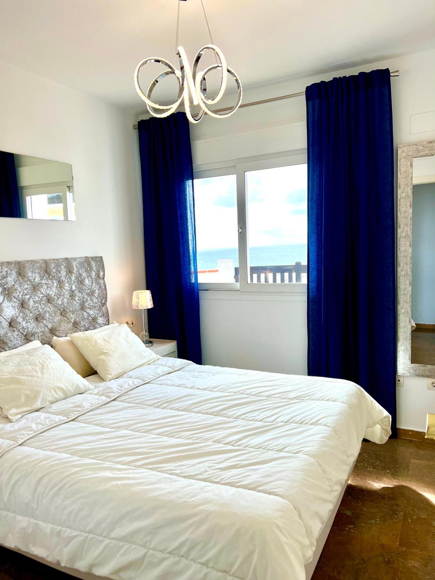 Beachfront Penthouse Apartment With Large Terrace And Breathtaking Sea Views Close To Marbella Spain Ситио-де-Калаонда Экстерьер фото